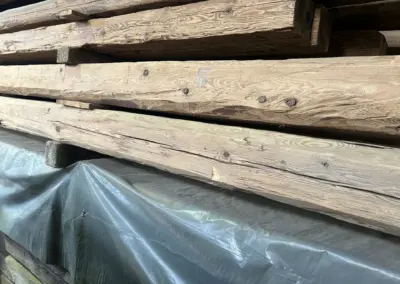 handgehackte Kanthölzer